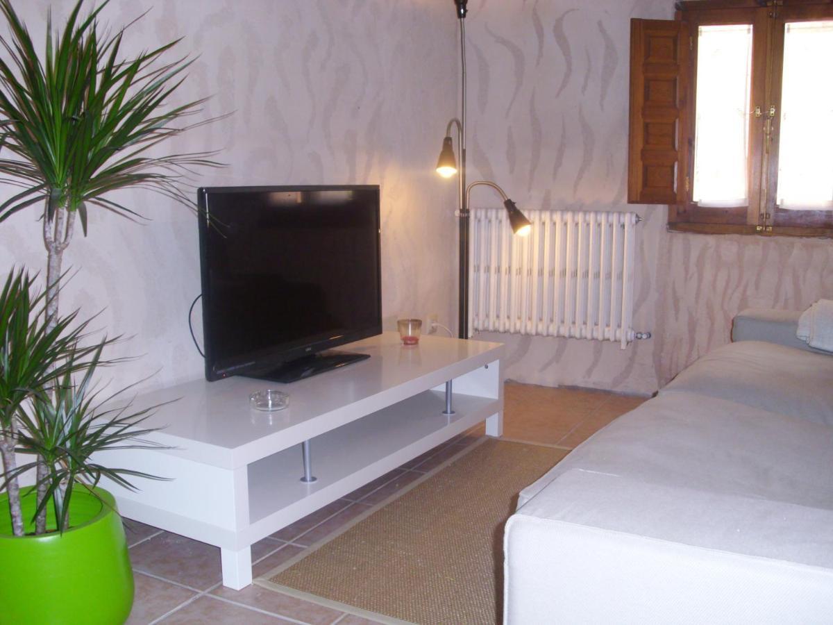 Casa Rural Con Jacuzzi Taberna Del Tio Pedro Cabanas de Polendos المظهر الخارجي الصورة