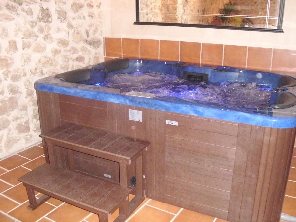 Casa Rural Con Jacuzzi Taberna Del Tio Pedro Cabanas de Polendos المظهر الخارجي الصورة