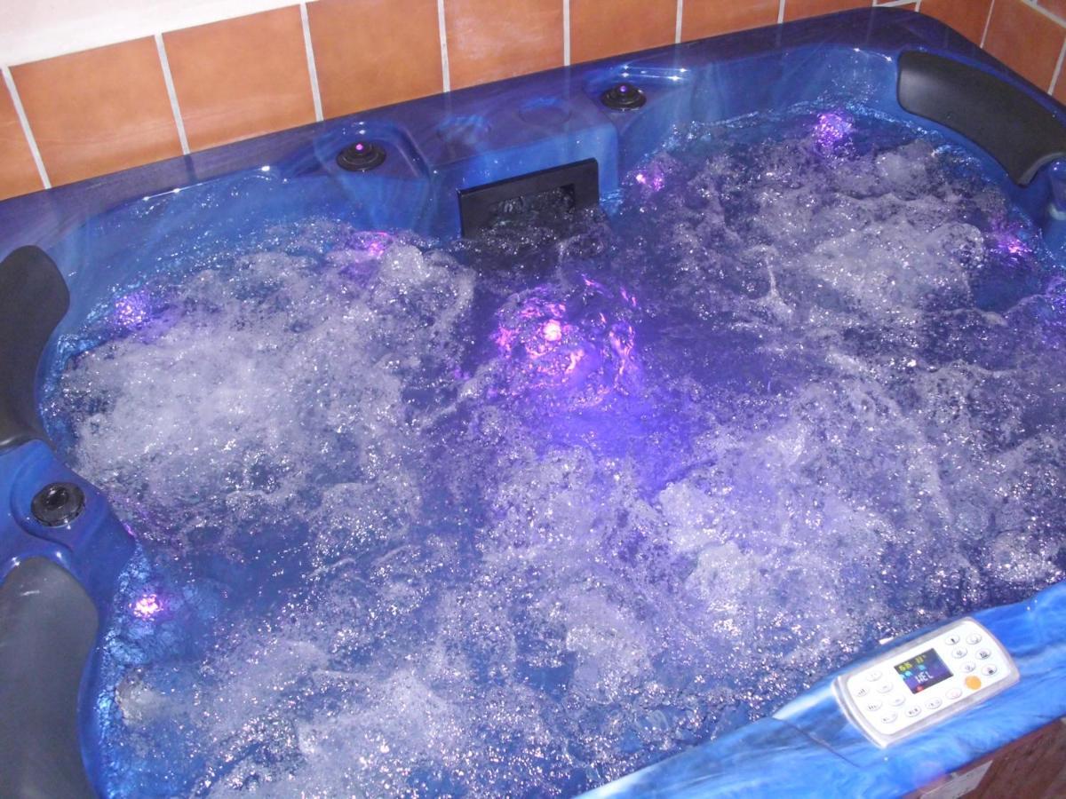 Casa Rural Con Jacuzzi Taberna Del Tio Pedro Cabanas de Polendos المظهر الخارجي الصورة