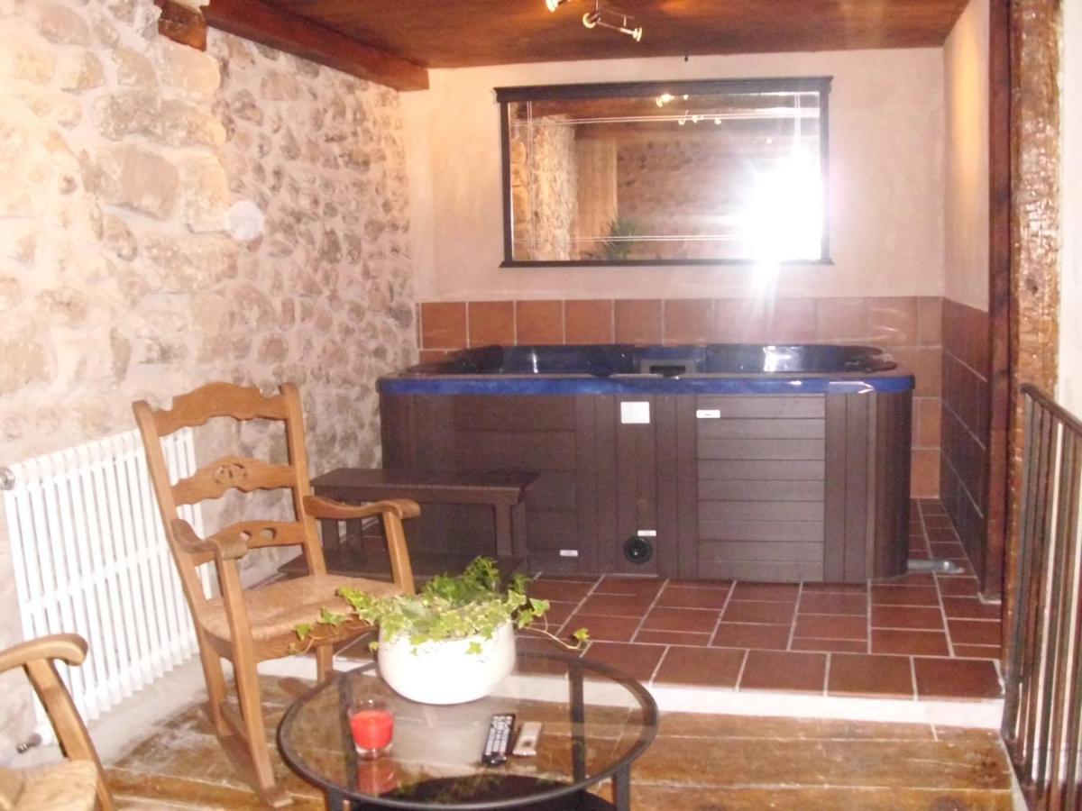 Casa Rural Con Jacuzzi Taberna Del Tio Pedro Cabanas de Polendos المظهر الخارجي الصورة