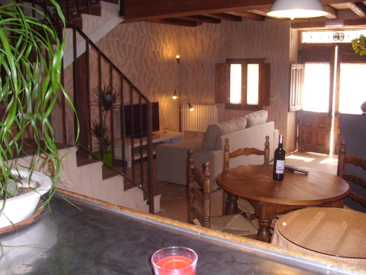 Casa Rural Con Jacuzzi Taberna Del Tio Pedro Cabanas de Polendos المظهر الخارجي الصورة